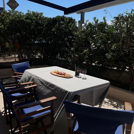 Sea La Vie - Beachfront Retreat Λουτράκι Εξωτερικό φωτογραφία