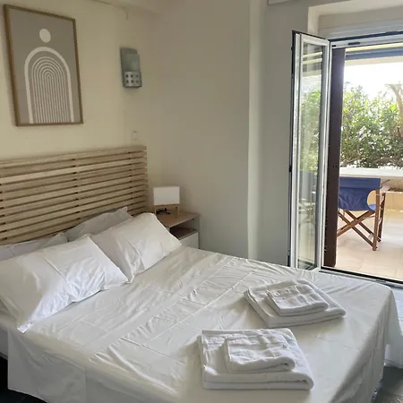 Sea La Vie - Beachfront Retreat Λουτράκι Εξωτερικό φωτογραφία