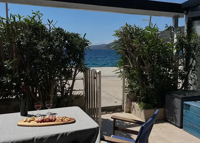 Sea La Vie - Beachfront Retreat
