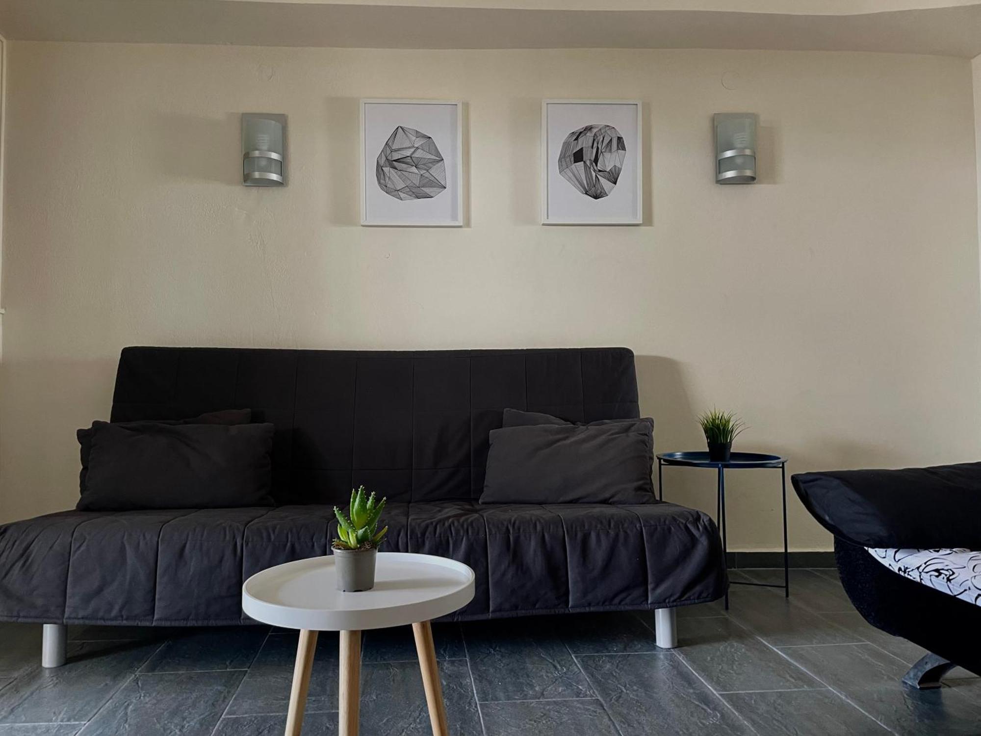 Sea La Vie - Beachfront Retreat Apartment