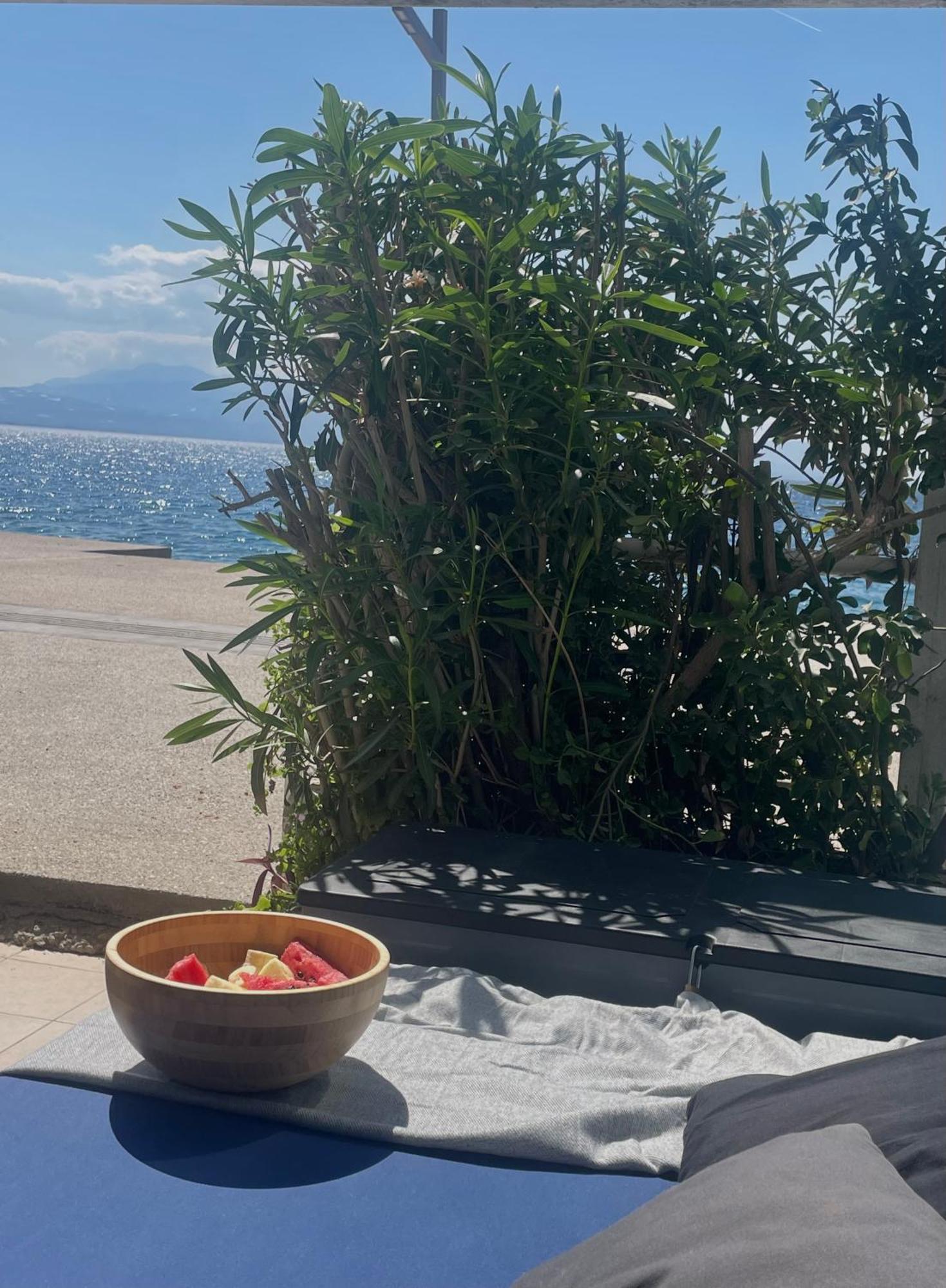 Sea La Vie - Beachfront Retreat Apartment *