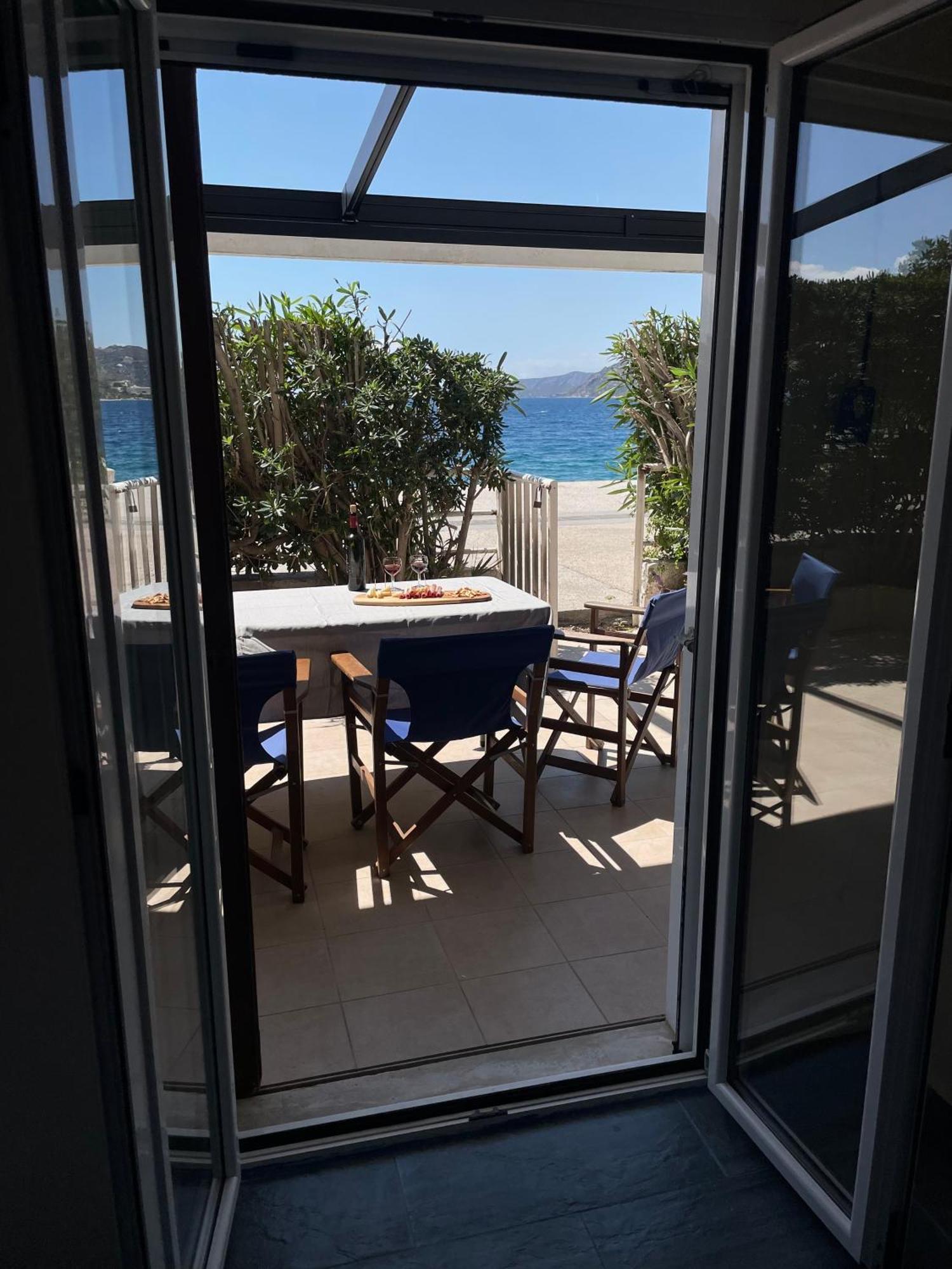 Sea La Vie - Beachfront Retreat